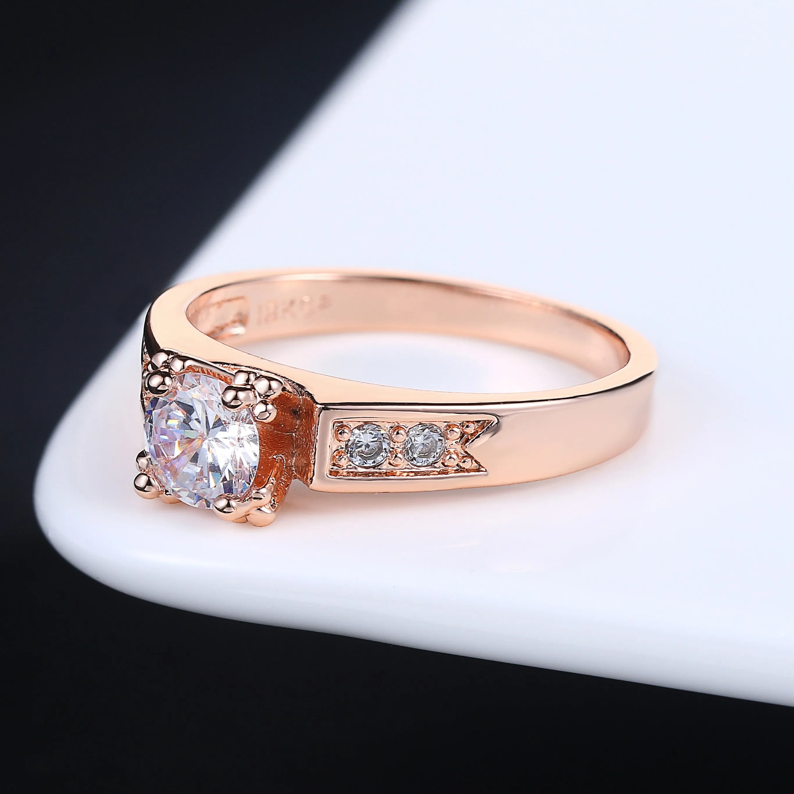 AAA  Zircon Cubic Zirconia 4 Claw Wedding Finger Ring For Women Crystal Rose Gold Color