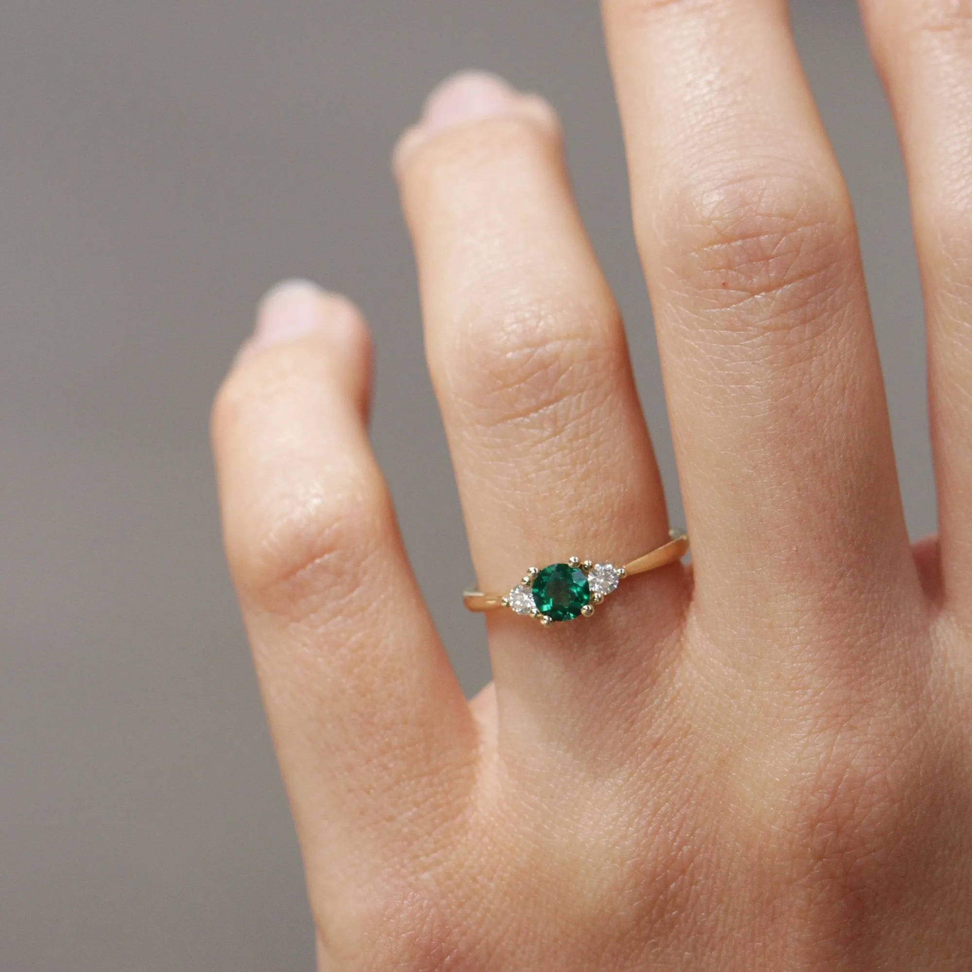 Audrey Gold Ring 4.5mm Emerald & Diamond