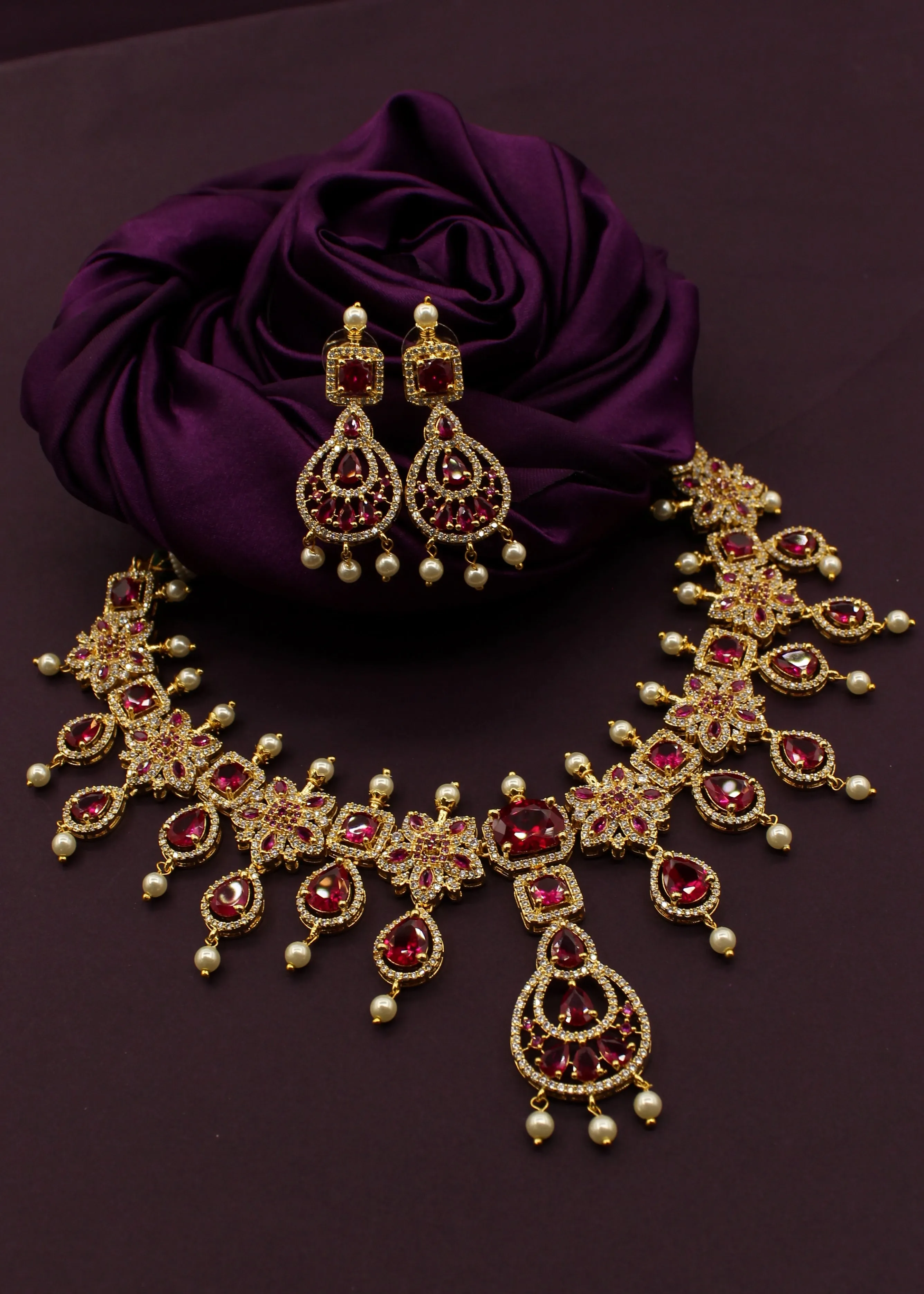 EXQUISITE MOTI NECKLACE