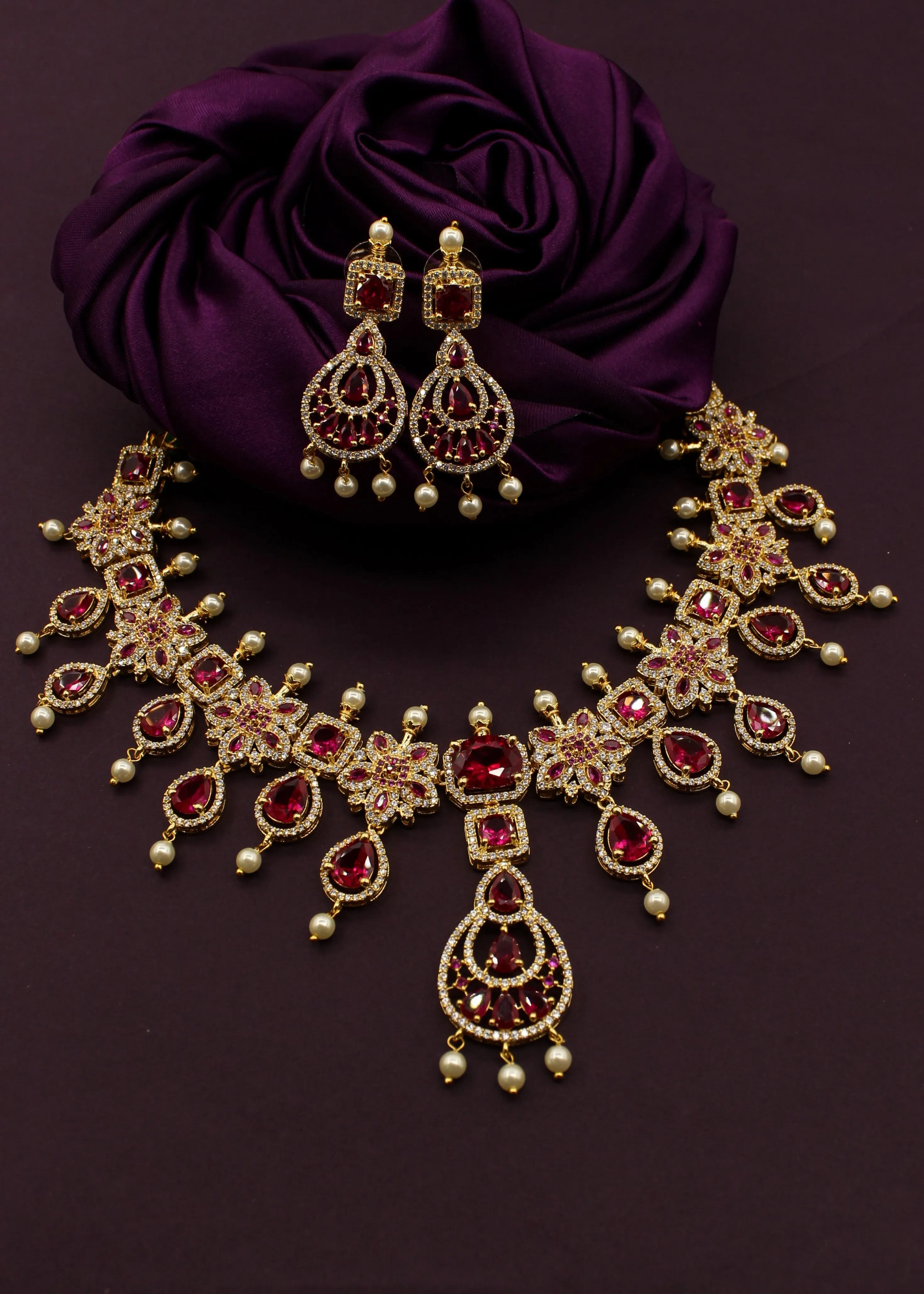 EXQUISITE MOTI NECKLACE