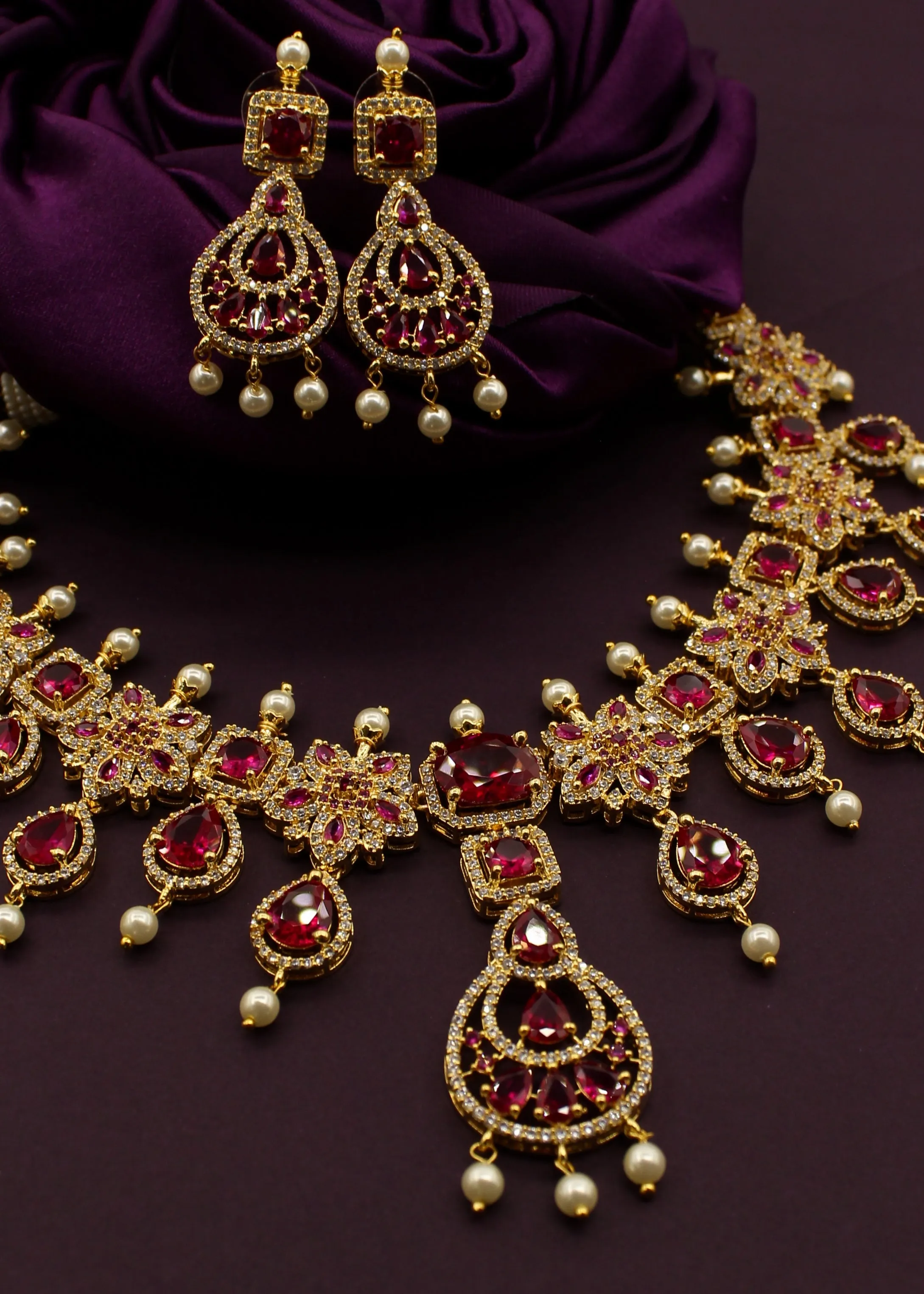 EXQUISITE MOTI NECKLACE