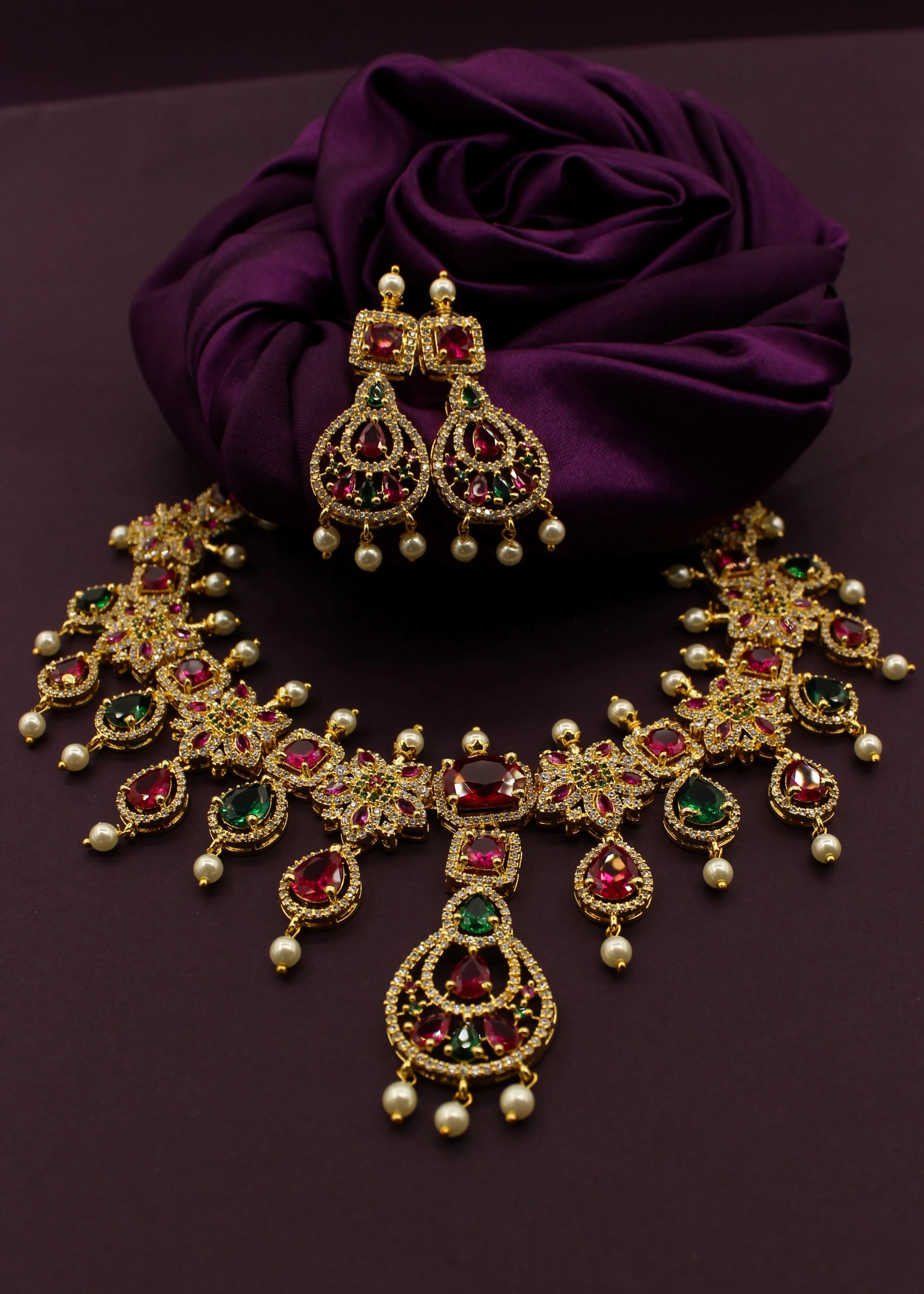 EXQUISITE MOTI NECKLACE