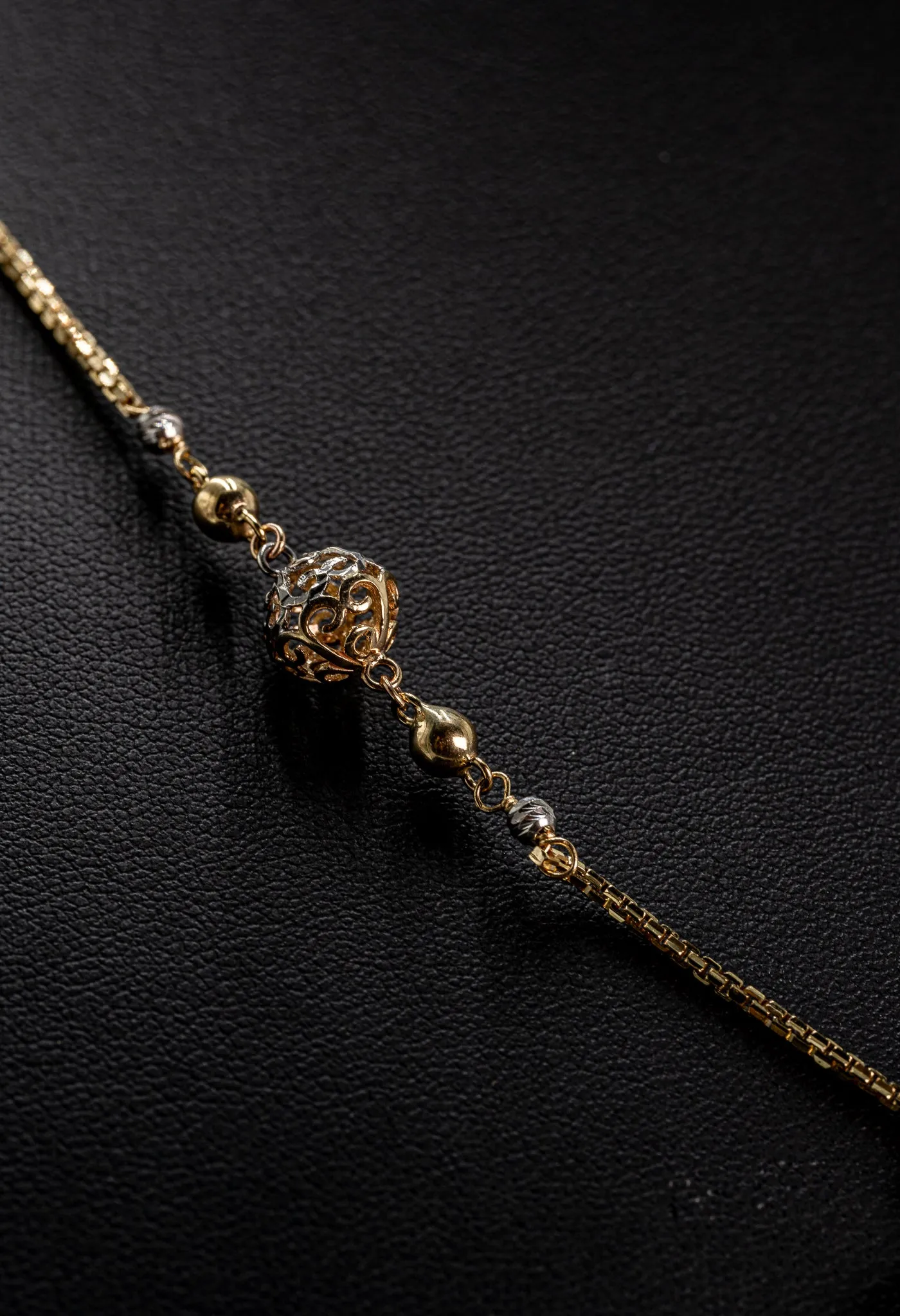 Exquisite Yellow & White Gold Necklace with Filigree & Diamond Cut Balls