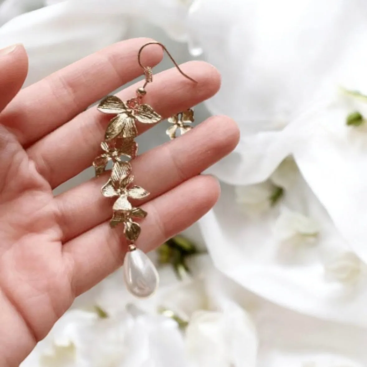 Floral - Branch wire earrings with pearl| dangle pearl earrings | elegant lightweight earrings | autumn leaf bridal statement earrings