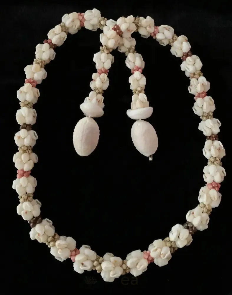 HAʻAHEO HAWAIIAN CRAFTS - Crownflower Niʻihau Shell Lei